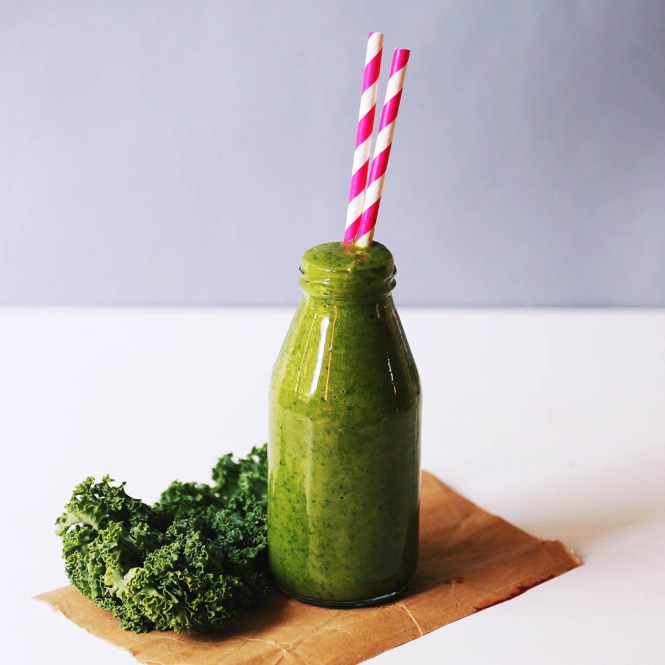 Photo by Alisha Mishra on&nbsp;<a rel="nofollow" href="https://www.pexels.com/photo/clear-glass-bottle-filled-with-broccoli-shake-1346347/">Pexels.com</a>